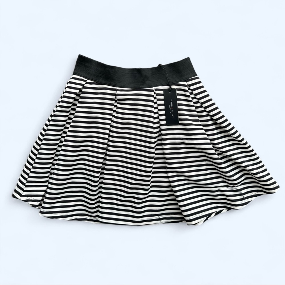Romeo & Juliet Couture Striped Skater Skirt in Black/White Size XS NWT